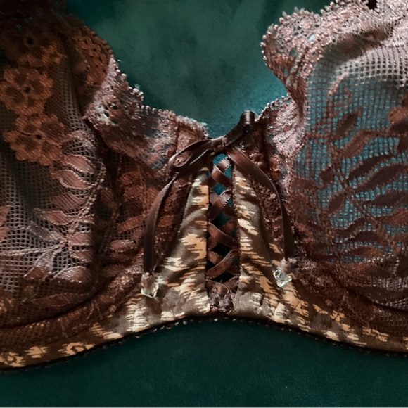 Victoria’s Secret Lace Bra - Picture 6 of 11